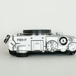 OLYMPUS PEN-F