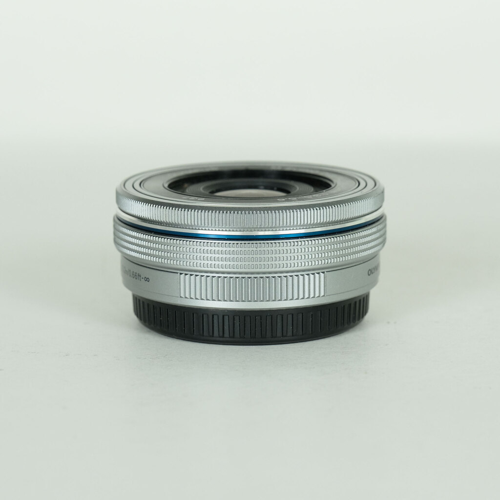 OLYMPUS M.ZUIKO DIGITAL ED 14-42mm F3.5-5.6 EZ シルバーの出品
