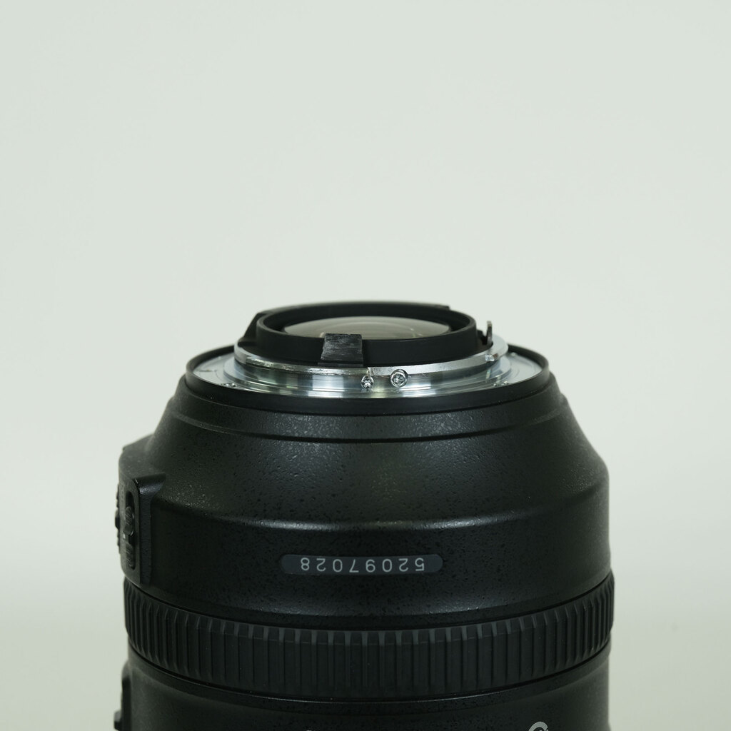 Nikon AF-S NIKKOR 28-300mm f/3.5-5.6G ED VR Nikon AF-S NIKKOR 28-300mm f/3.5-5.6G ED VR