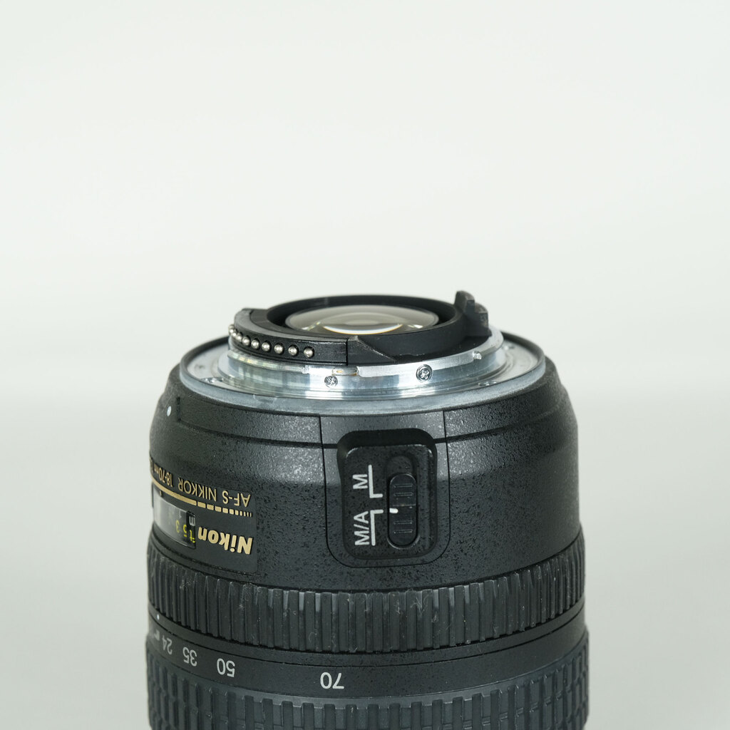 Nikon AF-S DX 18-70mm F3.5-4.5G(IF)の出品 | ONE SCENE（ワンシーン）