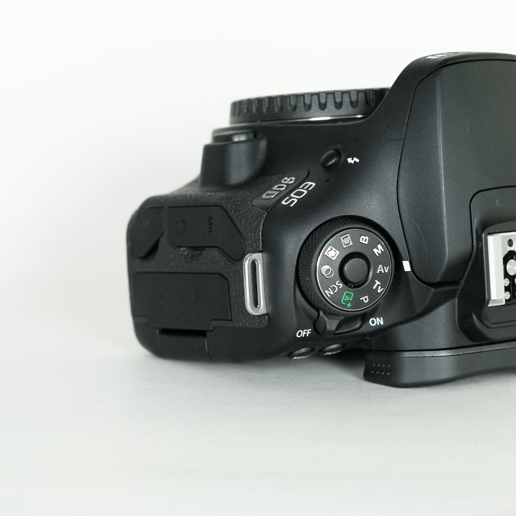 Canon EOS 90D
