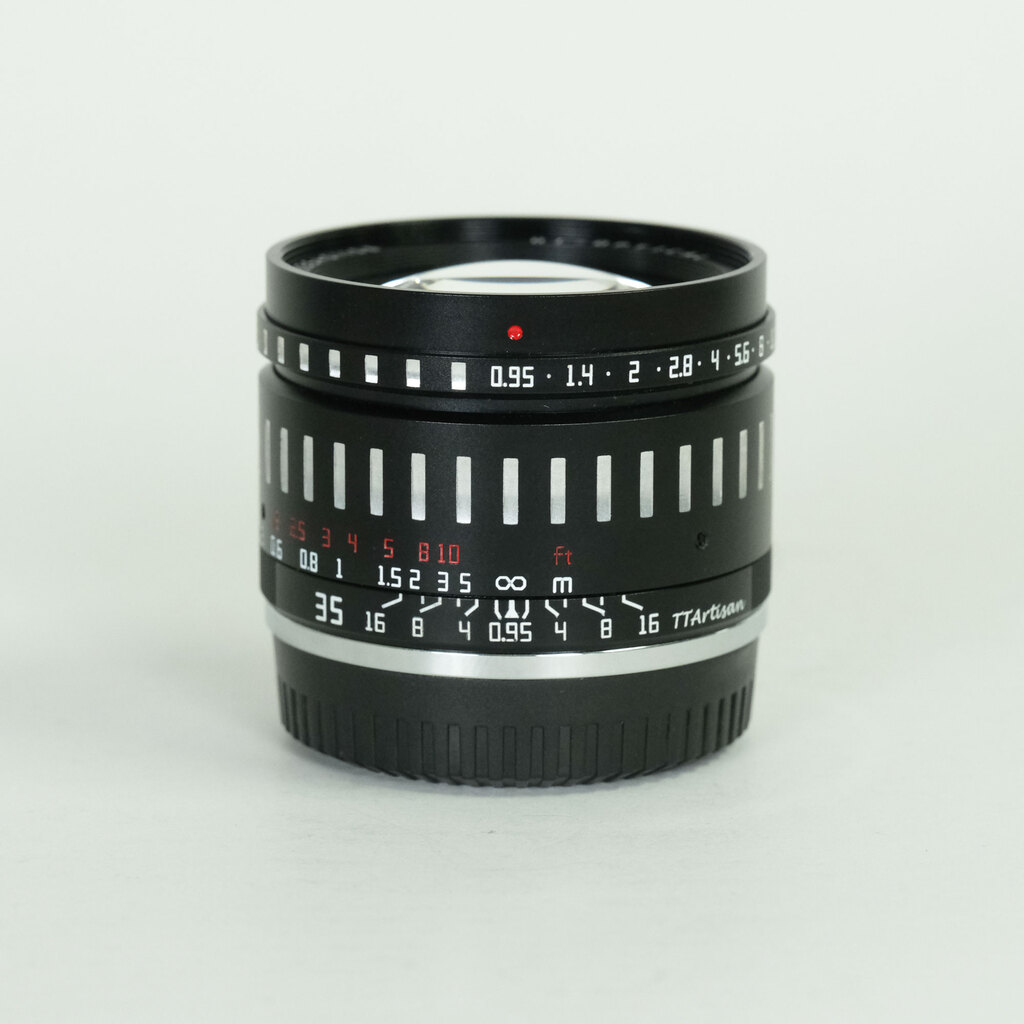銘匠光学 TTArtisan 35mm F0.95 C (フジフイルムX用) ブラック×シルバー