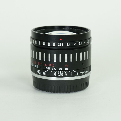 銘匠光学 TTArtisan 35mm F0.95 C (フジフイルムX用) ブラック×シルバー