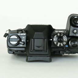 OLYMPUS OM-D E-M1 Mark II