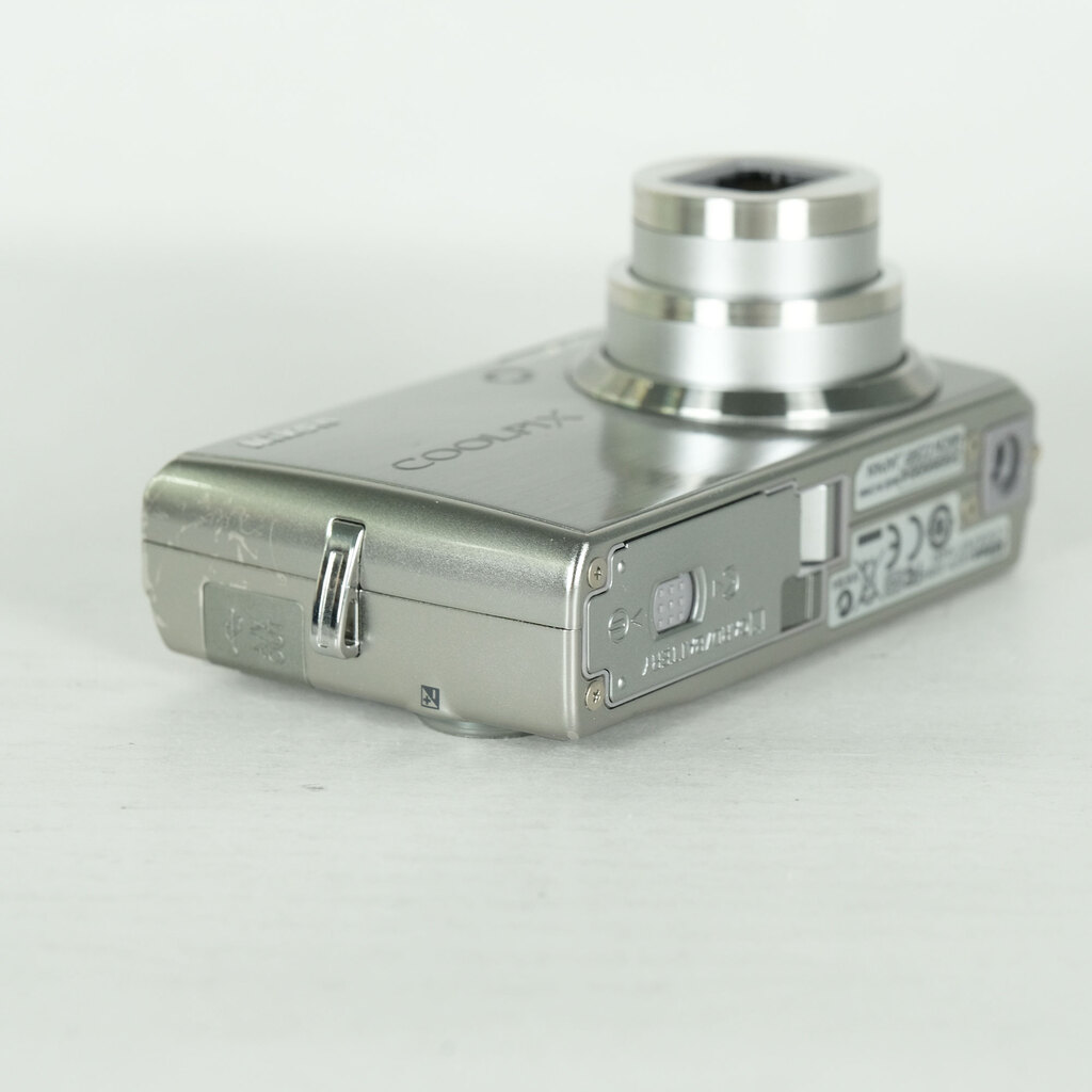 Nikon COOLPIX S600 チタンシルバーの出品 | ONE SCENE（ワンシーン）