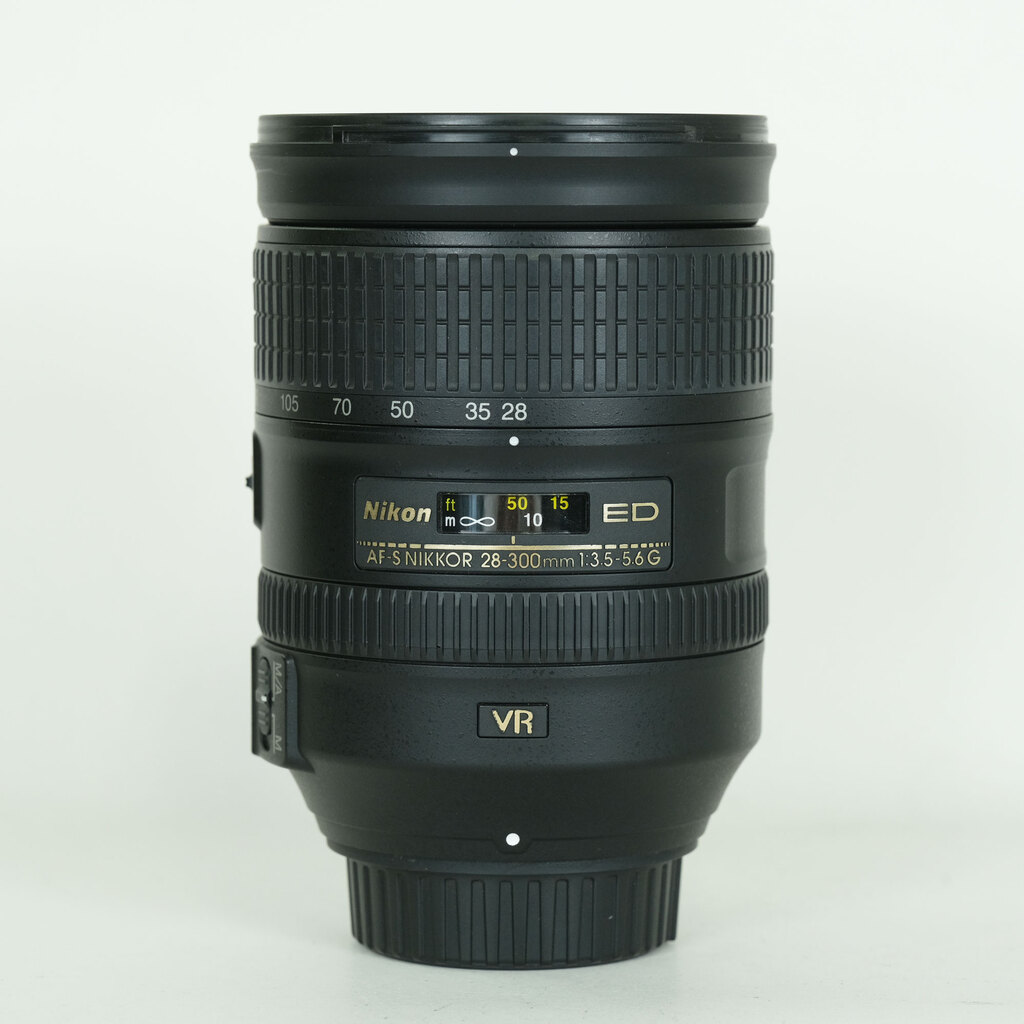 Nikon AF-S NIKKOR 28-300mm f/3.5-5.6G ED VR Nikon AF-S NIKKOR 28-300mm f/3.5-5.6G ED VR