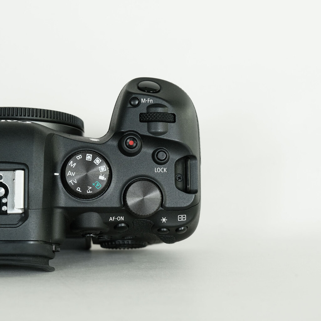 Canon EOS R6 Canon EOS R6