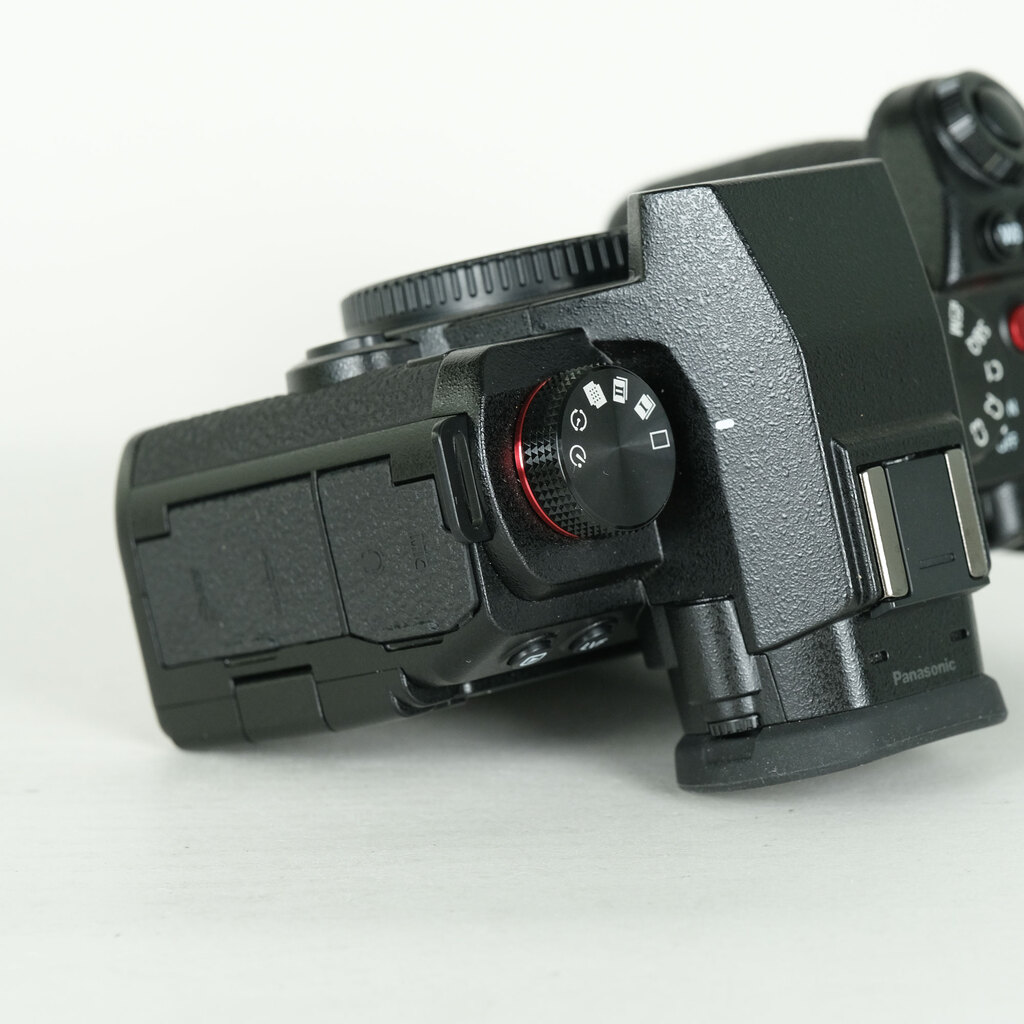 Panasonic LUMIX G9 PRO IIの出品 | ONE SCENE（ワンシーン）