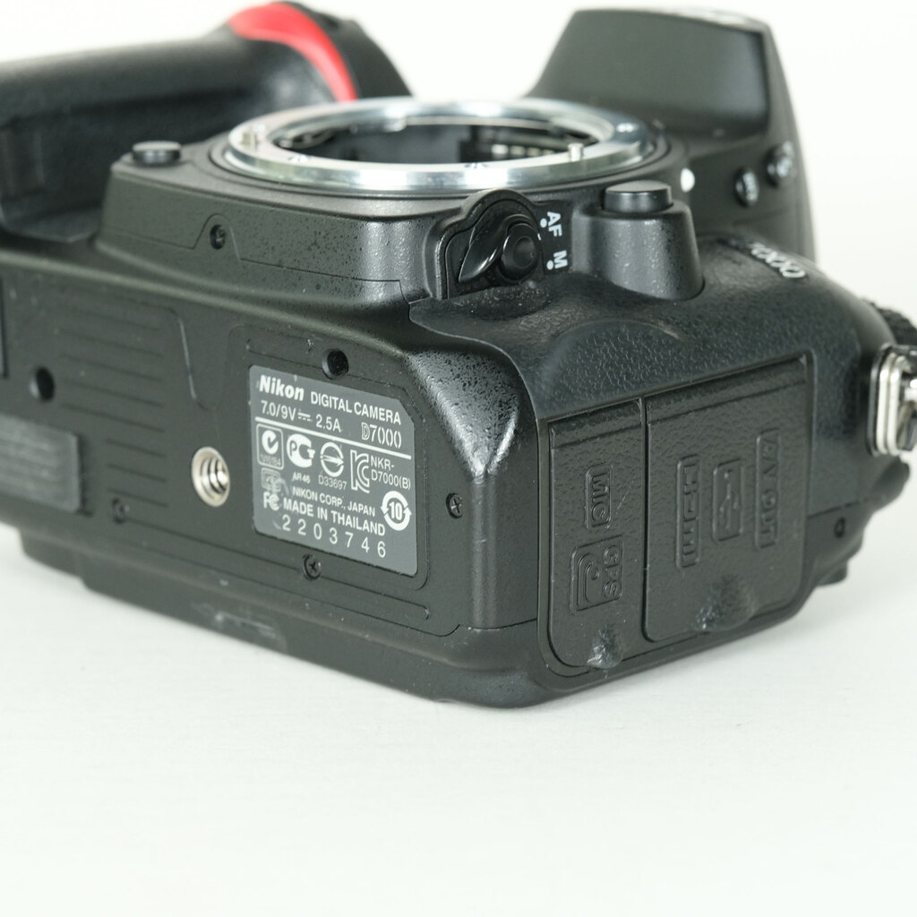 Nikon D7000の出品 | ONE SCENE（ワンシーン）