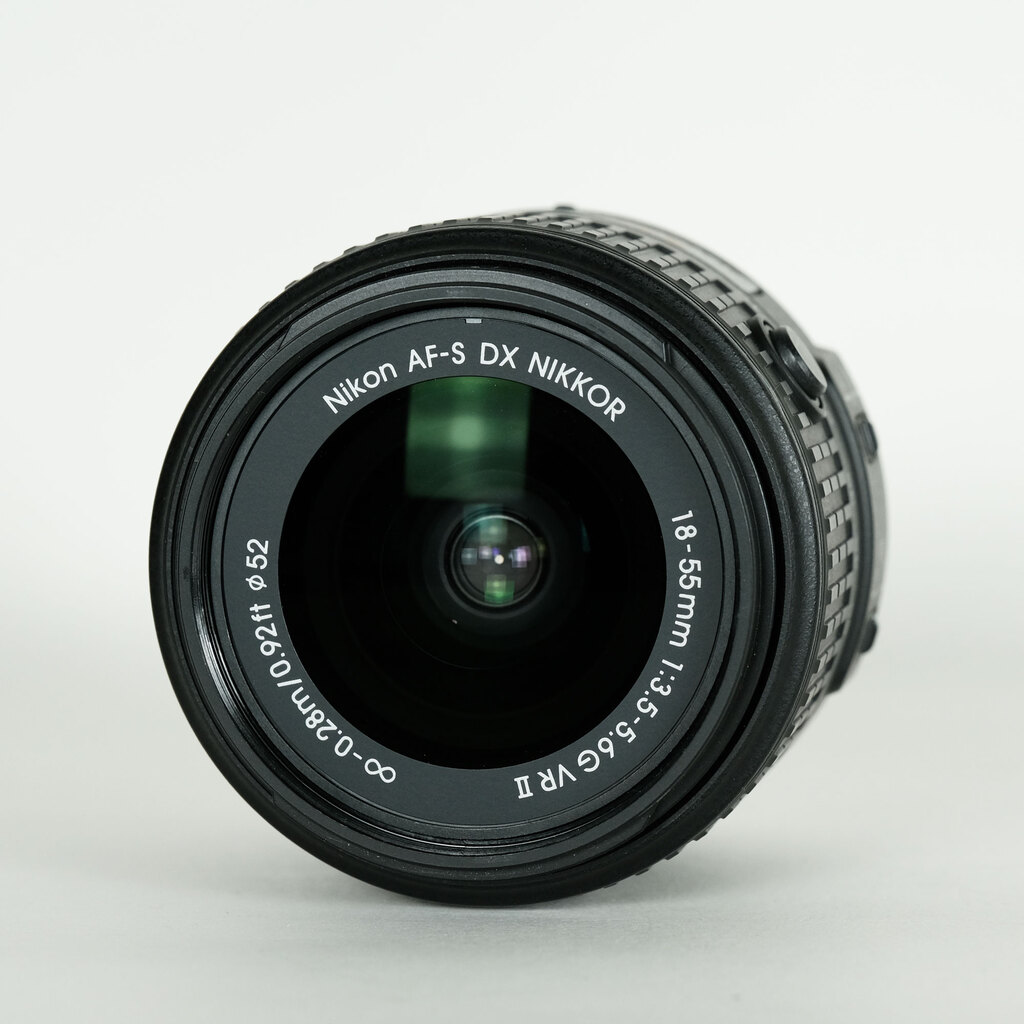 Nikon AF-S DX NIKKOR 18-55mm f3.5-5.6G VR II Nikon AF-S DX NIKKOR 18-55mm f3.5-5.6G VR II