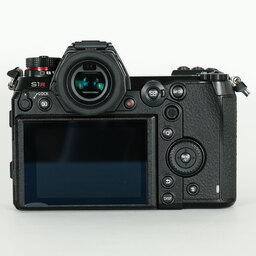 Panasonic LUMIX DC-S1R