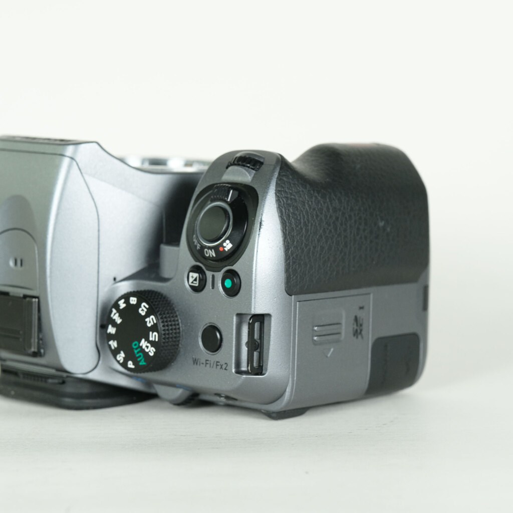 PENTAX K-70 ボディ シルキーシルバーの出品 | ONE SCENE（ワンシーン）
