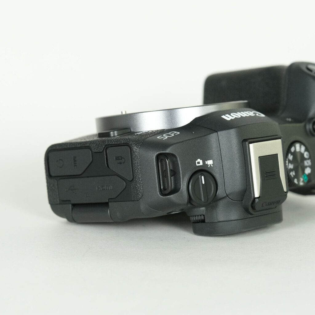 Canon EOS R8 Canon EOS R8