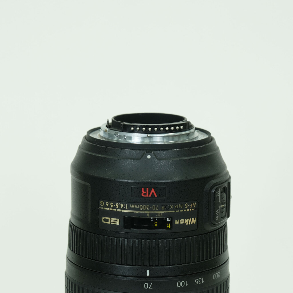 Nikon AF-S VR Zoom-Nikkor 70-300mm F4.5-5.6G IF-ED Nikon AF-S VR Zoom-Nikkor 70-300mm F4.5-5.6G IF-ED
