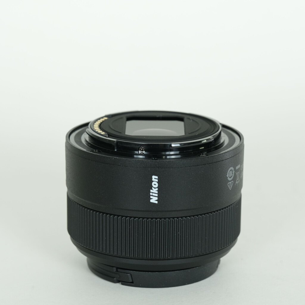 Nikon NIKKOR Z 40mm f/2 Nikon NIKKOR Z 40mm f/2