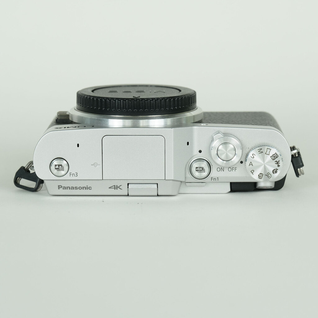 Panasonic LUMIX DC-GF9 ボディ シルバーの出品 | ONE SCENE（ワンシーン）