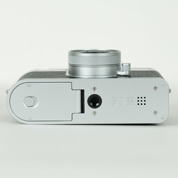 FUJIFILM X half X-HF1