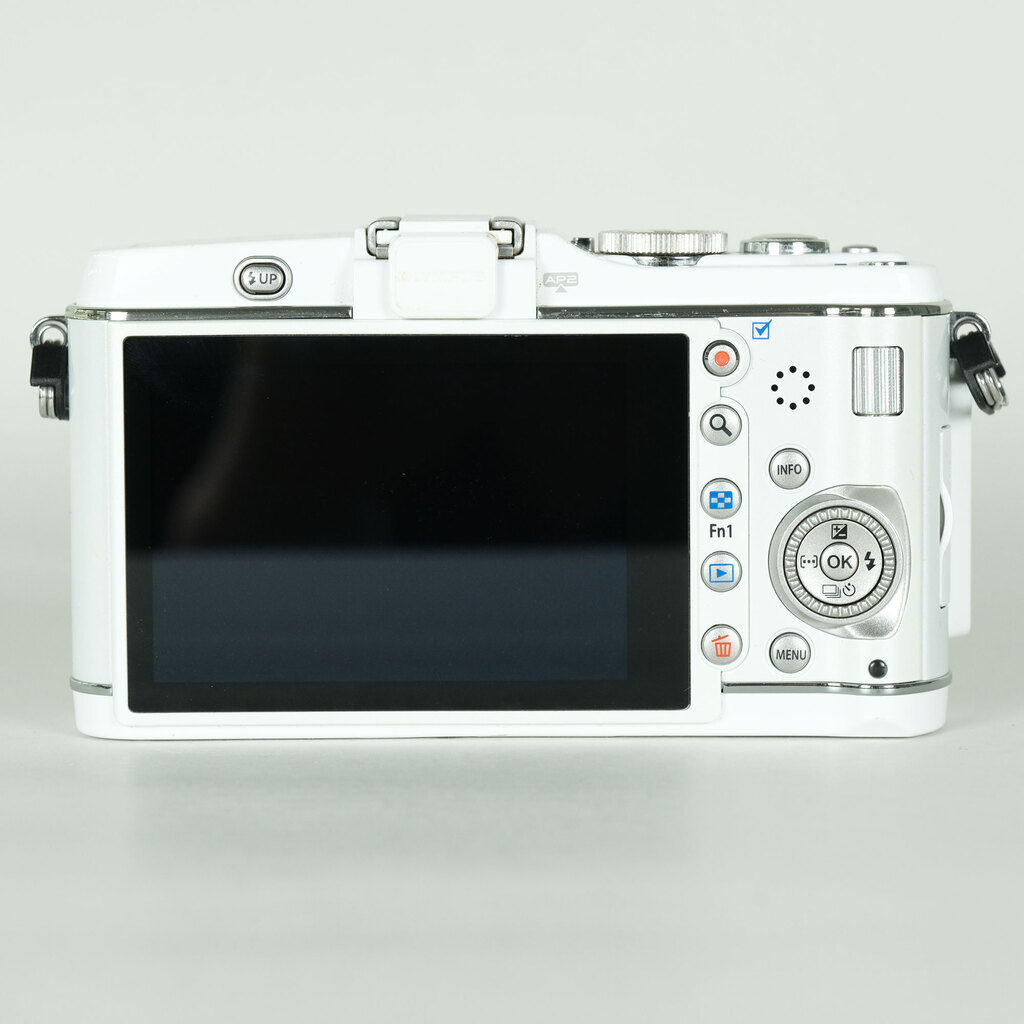 OLYMPUS PEN E-P3 ボディ ホワイトの出品 | ONE SCENE（ワンシーン）