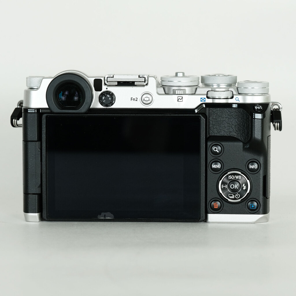 OLYMPUS PEN-F
