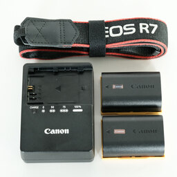 Canon EOS R7
