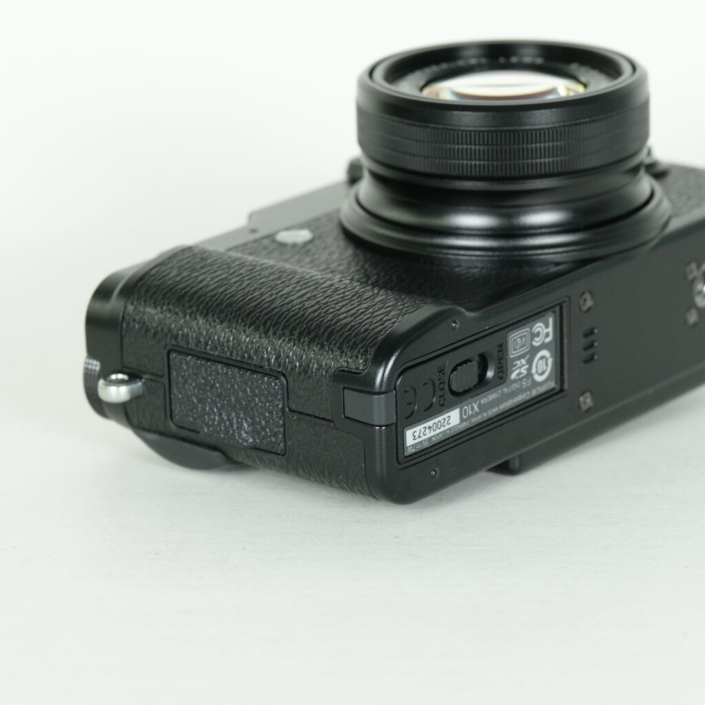 FUJIFILM FS デジタルカメラ X10 本体 セット FUJIFILM X10 ブラックの出品 | ONE SCENE（ワンシーン）
