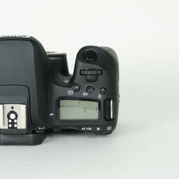 Canon EOS 9000D