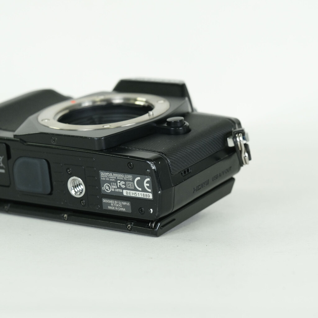 OLYMPUS OM-D E-M5 ボディ ブラック