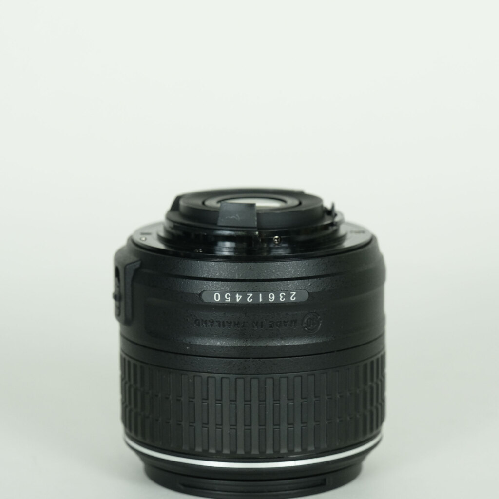 Nikon AF-S DX NIKKOR 18-55mm f3.5-5.6G VR II Nikon AF-S DX NIKKOR 18-55mm f3.5-5.6G VR II