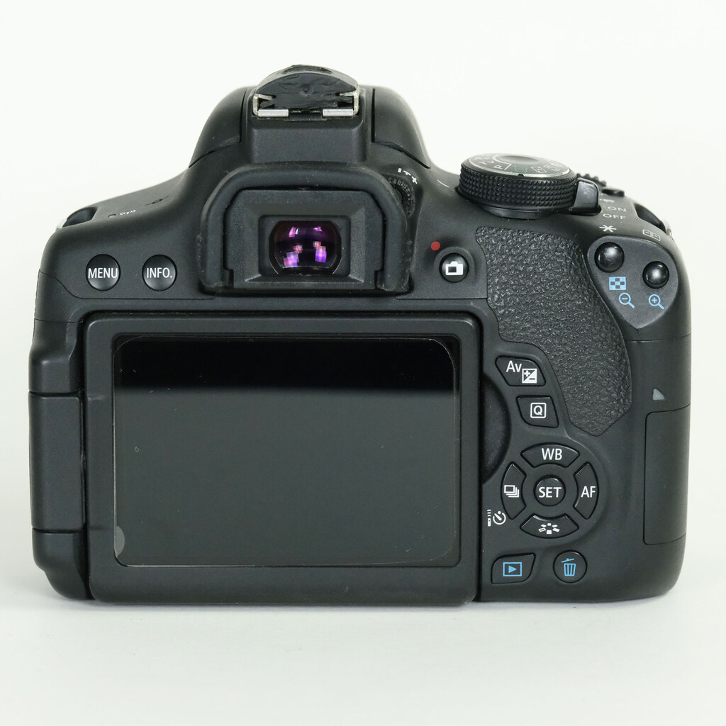 Canon EOS Kiss X8i