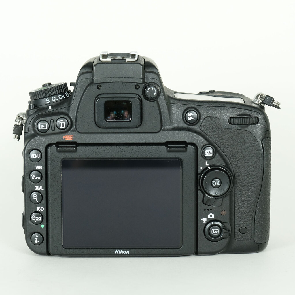 Nikon D750 [�{�f�B]