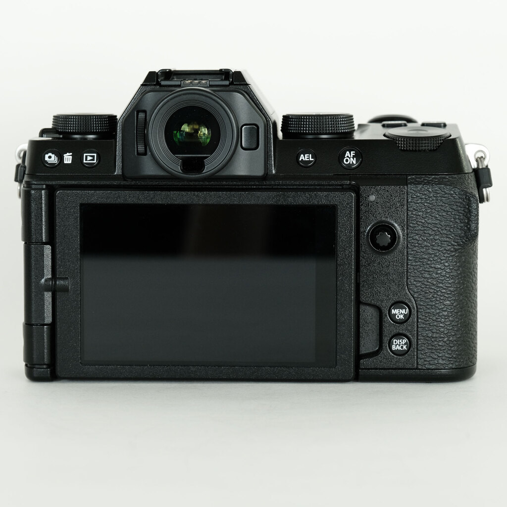 FUJIFILM X-S10