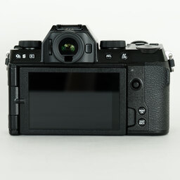 FUJIFILM X-S10