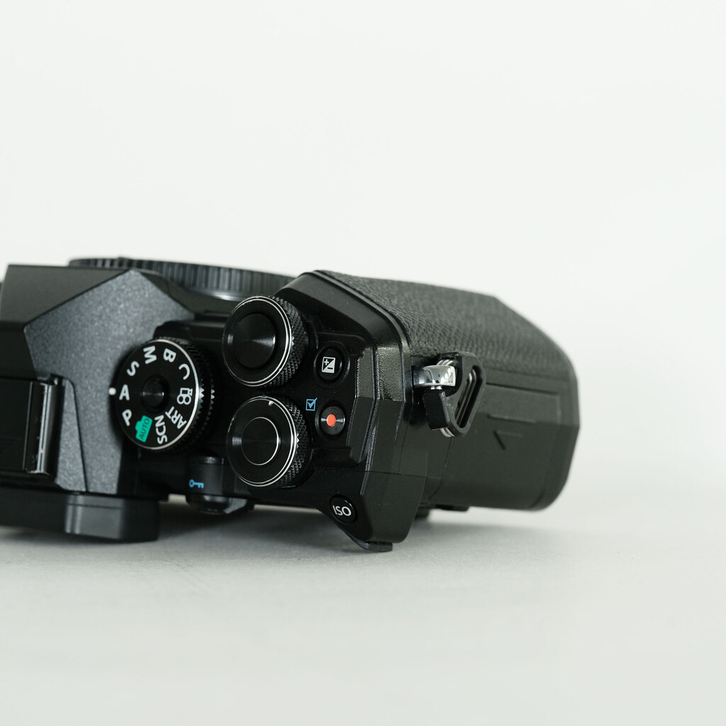 OLYMPUS OM-D E-M5 Mark III