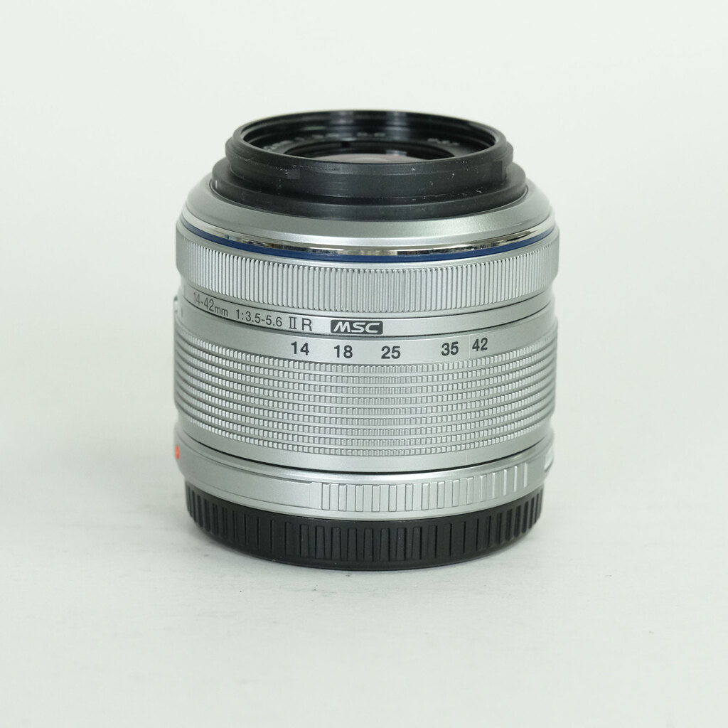 OLYMPUS M.ZUIKO DIGITAL 14-42mm F3.5-5.6IIR シルバー OLYMPUS M.ZUIKO DIGITAL 14-42mm F3.5-5.6IIR シルバー