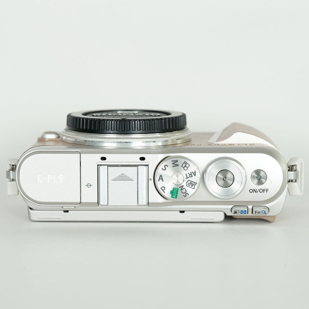 OLYMPUS PEN E-PL9