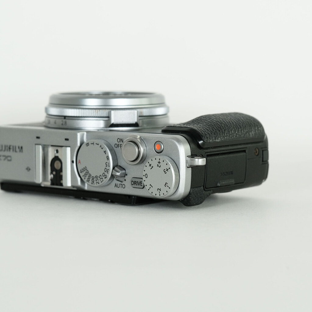 FUJIFILM X70 シルバー