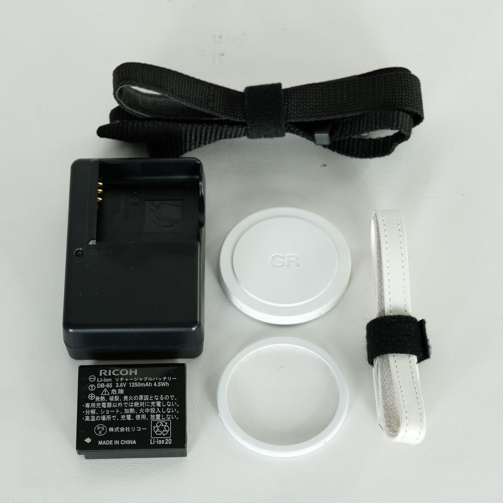 RICOH GR DIGITAL IV ホワイトエディション