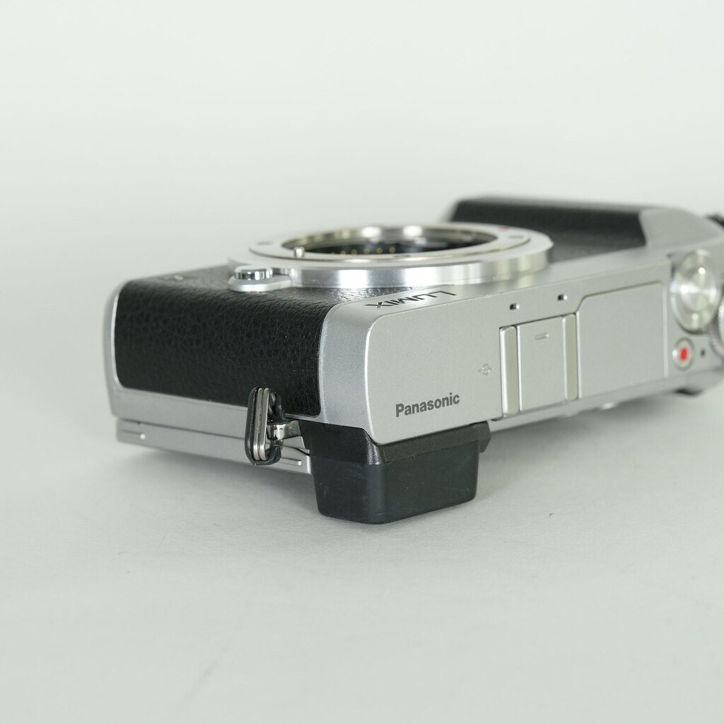 Panasonic LUMIX DMC-GX7MK2 ボディ シルバー