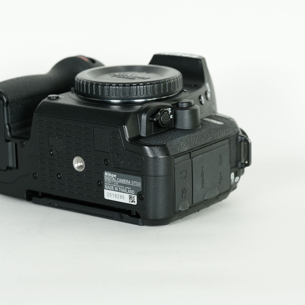 Nikon D7500
