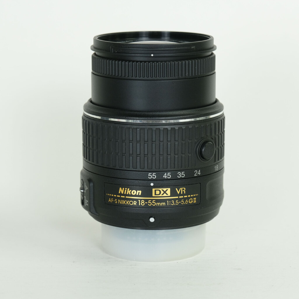 Nikon AF-S DX NIKKOR 18-55mm f3.5-5.6G VR II Nikon AF-S DX NIKKOR 18-55mm f3.5-5.6G VR II