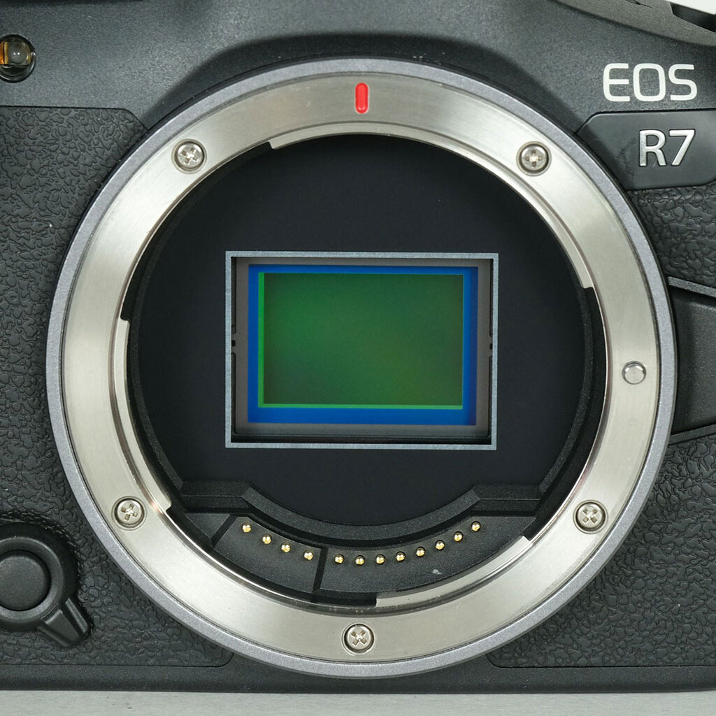 Canon EOS R7
