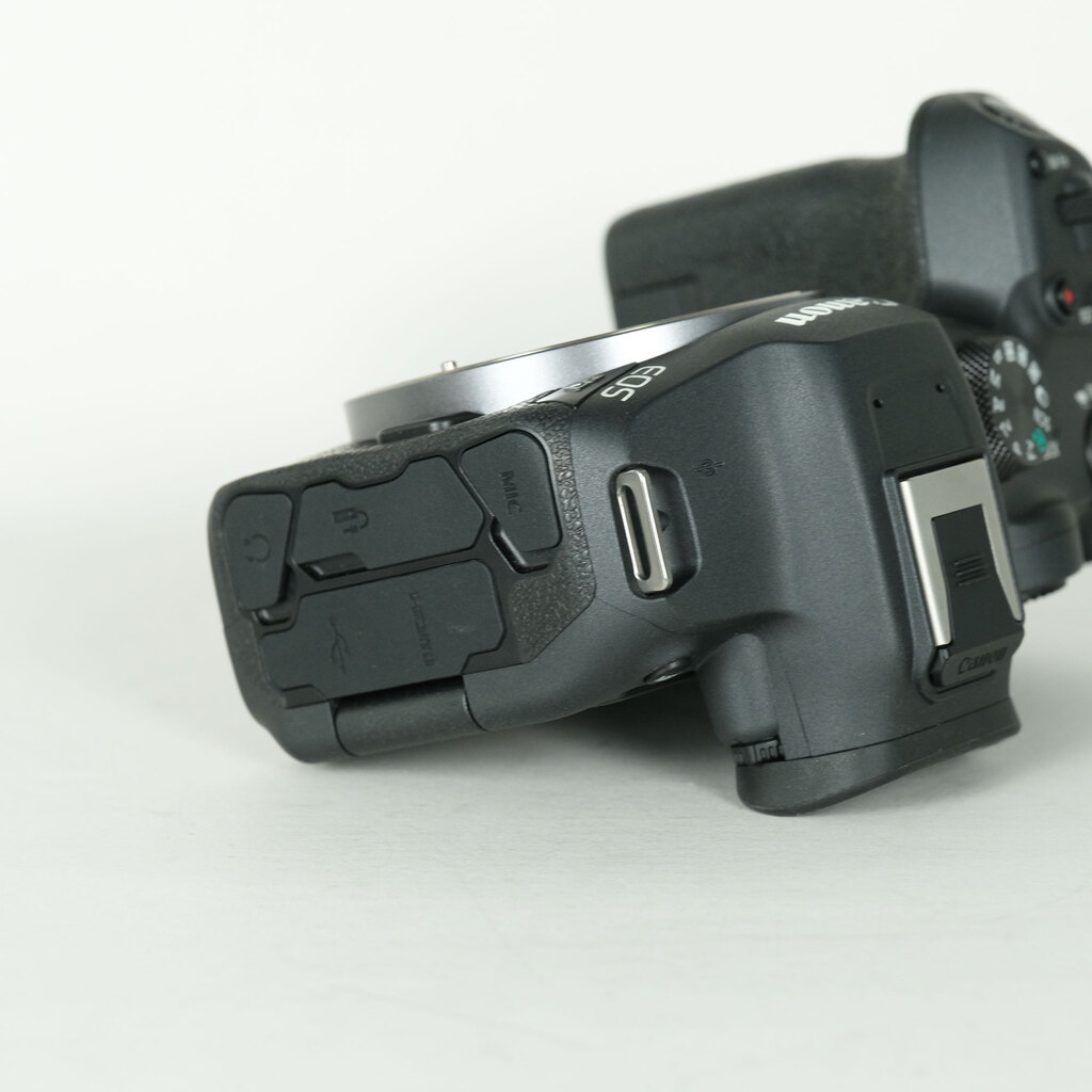 Canon EOS R7