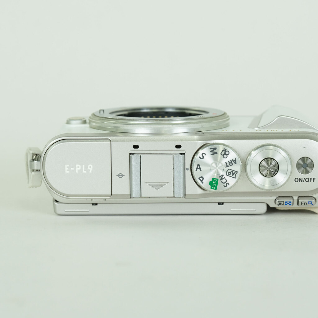 OLYMPUS PEN E-PL9