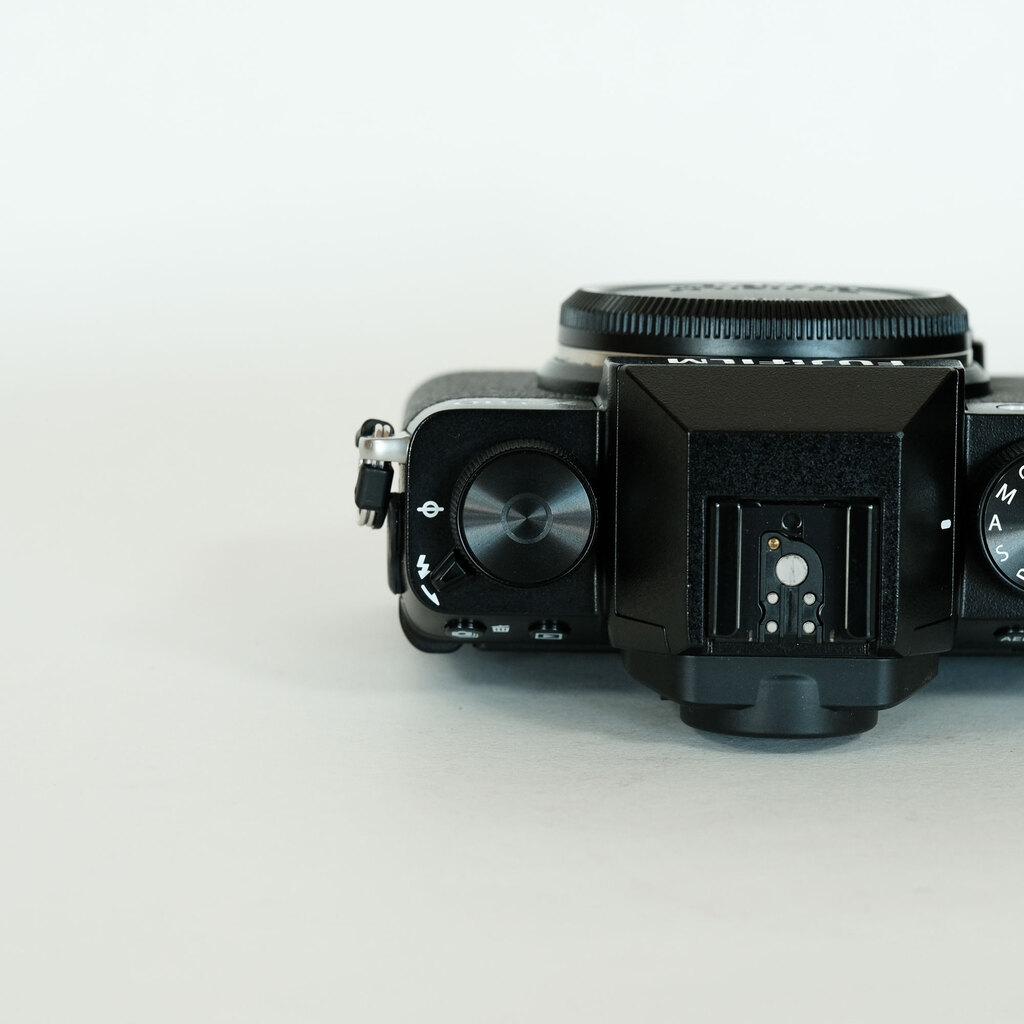 FUJIFILM X-S10