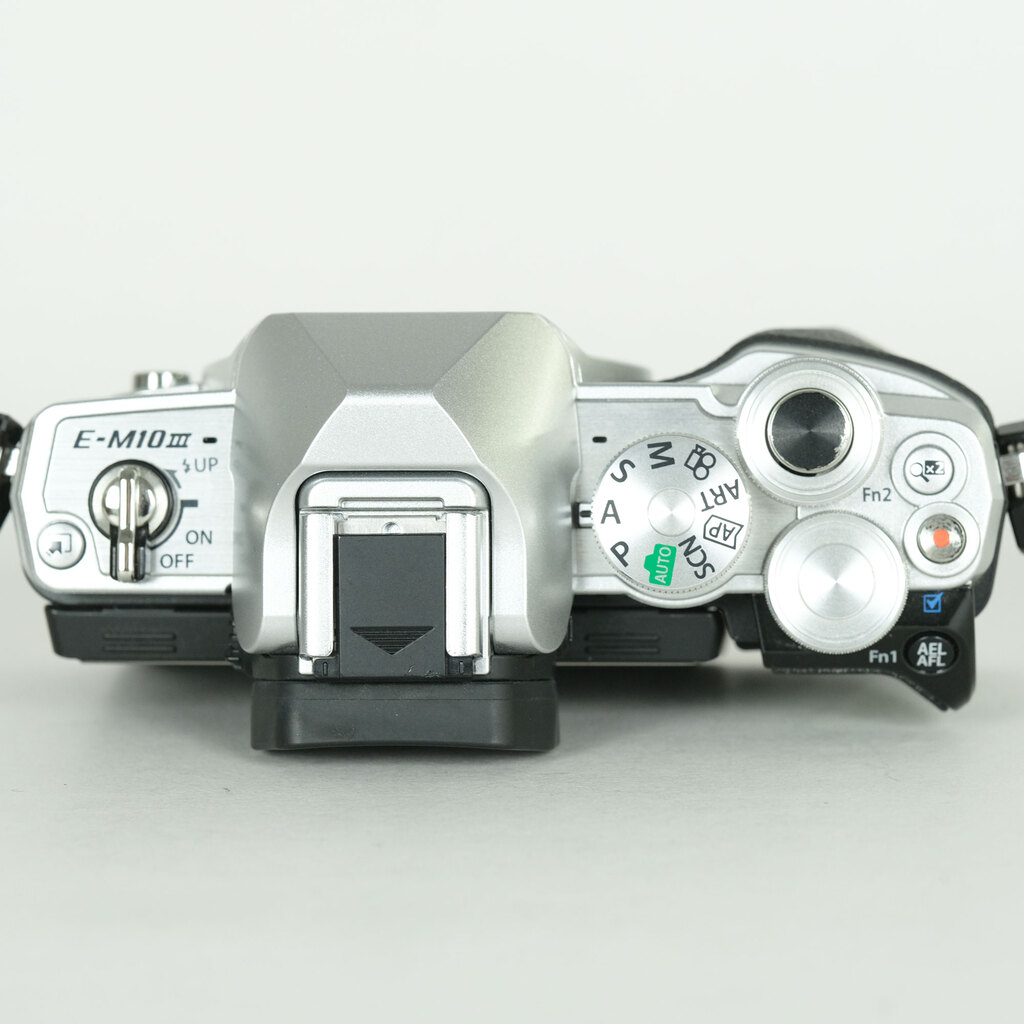 OLYMPUS OM-D E-M10 Mark III