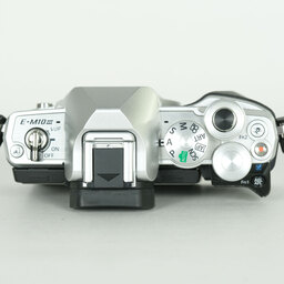 OLYMPUS OM-D E-M10 Mark III