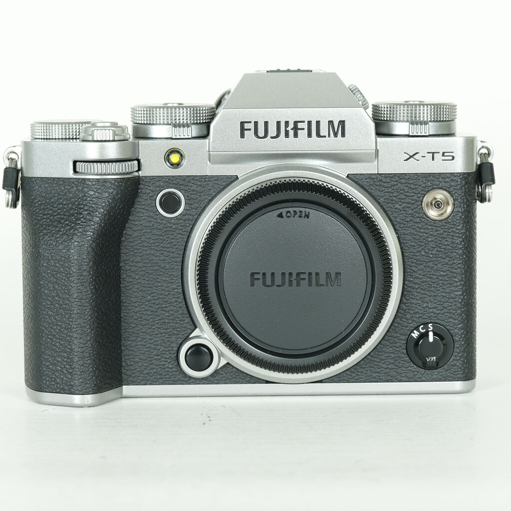 FUJIFILM X-T5 ボディ 日英2言語設定モデル [シルバー] 中古価格比較