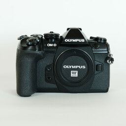 OLYMPUS OM-D E-M1 Mark II