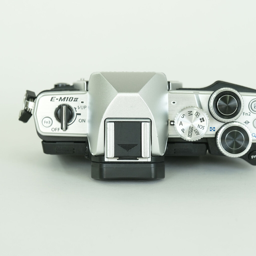 OLYMPUS OM-D E-M10 Mark II