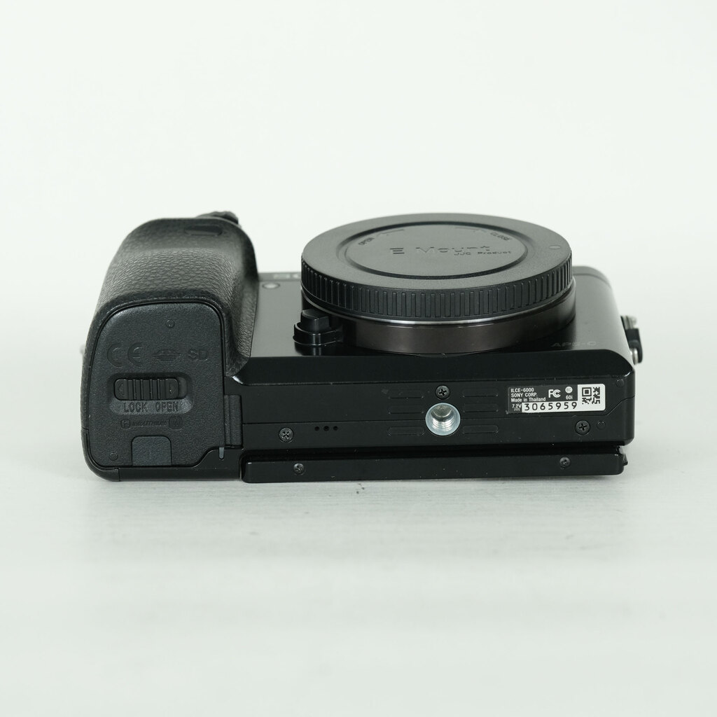 SONY α6000（ILCE-6000）の出品 | ONE SCENE（ワンシーン）